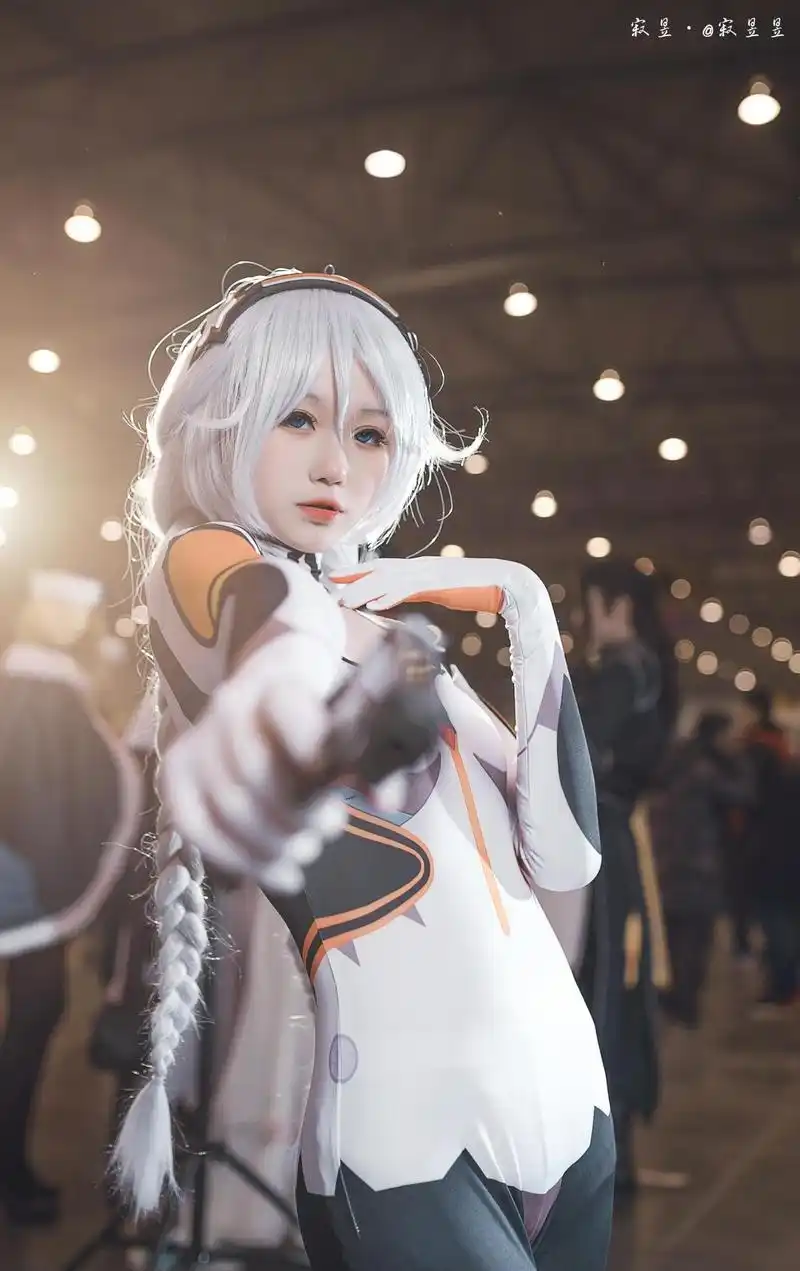 「崩坏3」cos:琪亚娜的枪已上膛,你刚接吗?