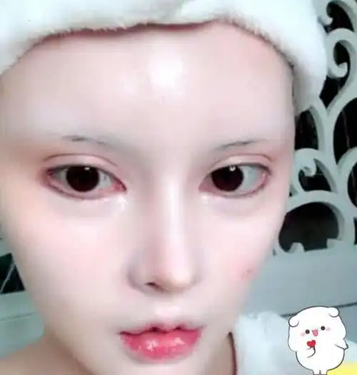 真人芭比迪丽拉公开素颜照卸妆后果然不出大家所料