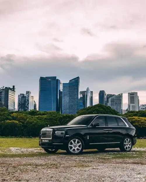 尊贵身份的象征开着很有排面劳斯莱斯库里南实车