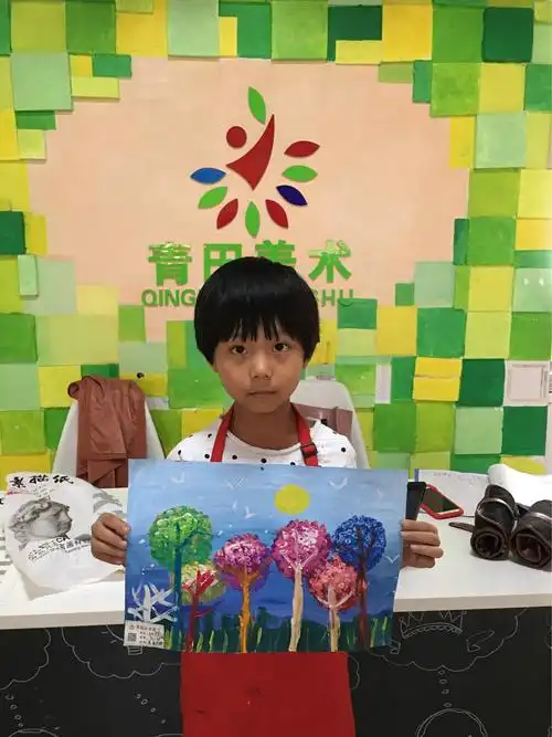 学习点彩的绘画表现手法,模仿修拉的点彩画.