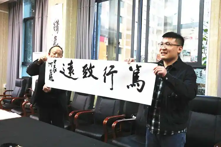 我院赴达州市耀华中学开展书法美育交流暨访企拓岗活动