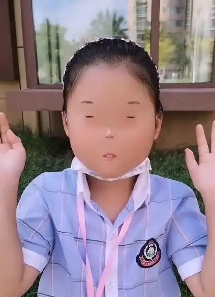 这个特效真的是好神奇,把我的眼睛给变小了!搞笑家庭