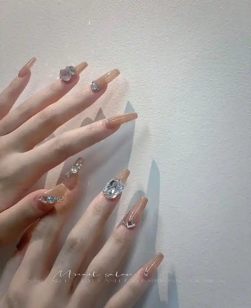 轻奢满钻美甲,不知道做什么款式点开慢慢挑#美甲带钻款式推荐  - 抖音