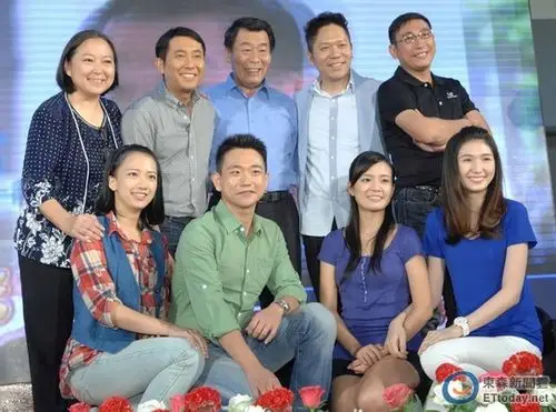 ▼方芳(左)率领演员群出席台北电视节.(图/华视)