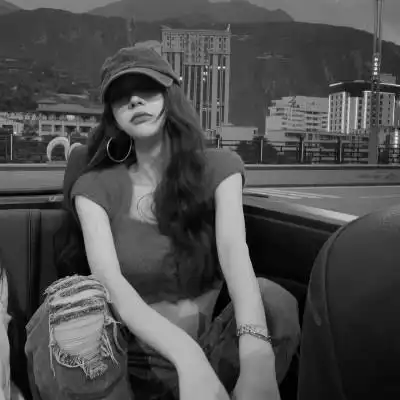 女生头像高级小众高冷黑白