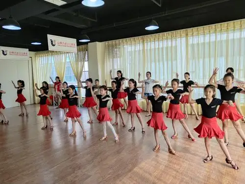 马边飞天舞蹈培训中心夏季福利大放送,现在从8月19日至8月25日拉丁舞