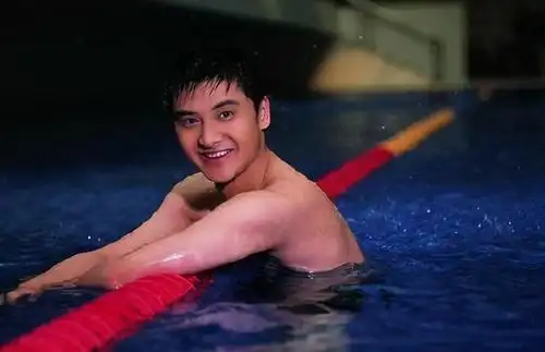 41岁的田亮竟然还能后空翻一个下意识的动作暴露跳水基本功