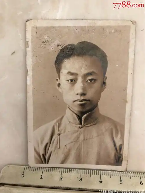 民国时期穿长衫的男子原版老照片