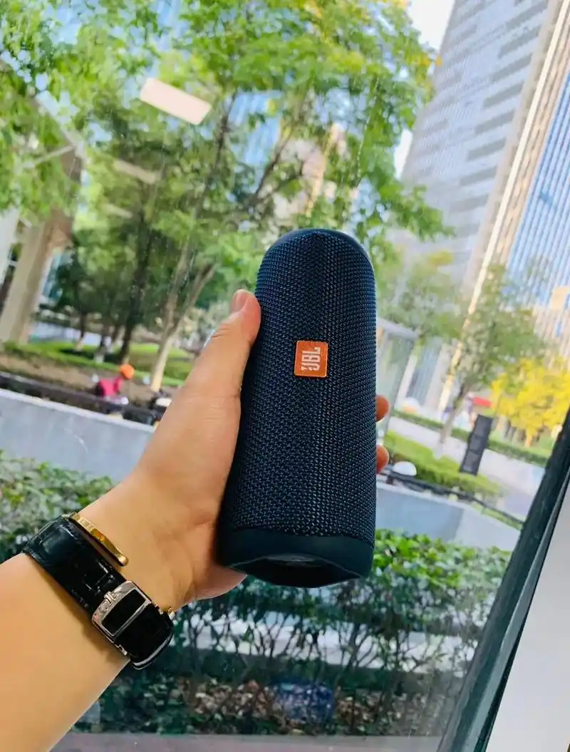 这性价比你敢信?jbl flip5音乐万花筒无线蓝牙迷你音响 - 抖音