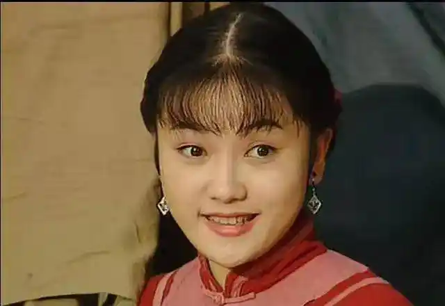 原创小桃红扮演者近况曝光打扮贵妇范儿足老公身份成谜