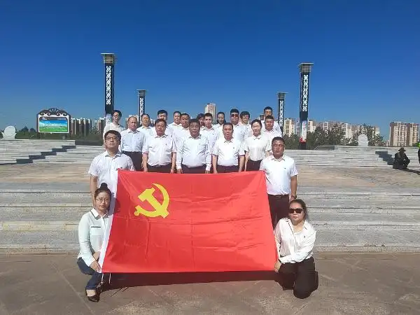 呼伦贝尔市乡村振兴局开展重温入党誓词强国复兴有我主题党日活动