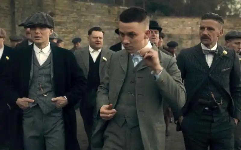 《浴血黑帮》第一季1 西装革履剃刀党,谢尔比家族的崛起之路 高分英剧