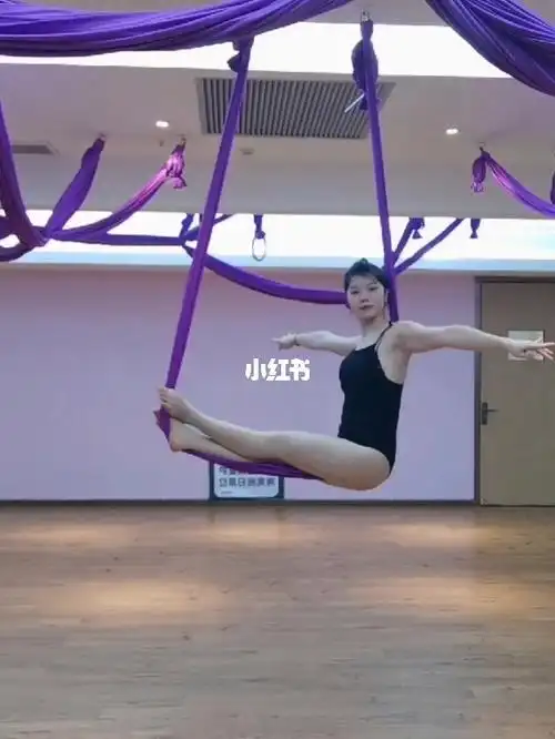 空中瑜伽之小龙女坐姿