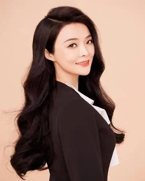 原创歌手唐薇人设崩塌联合电商卖货割韭菜翻车后独吞巨款拒绝赔偿