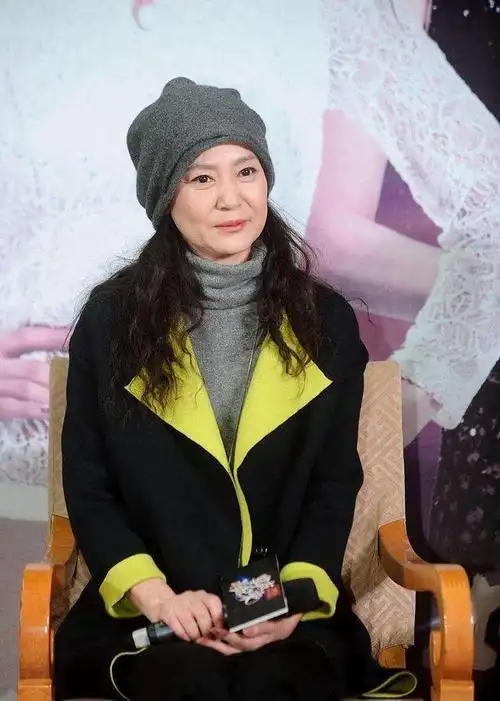 刘雪华真是"老油条"!晒63岁真实容颜,轻松赢回一波粉丝!