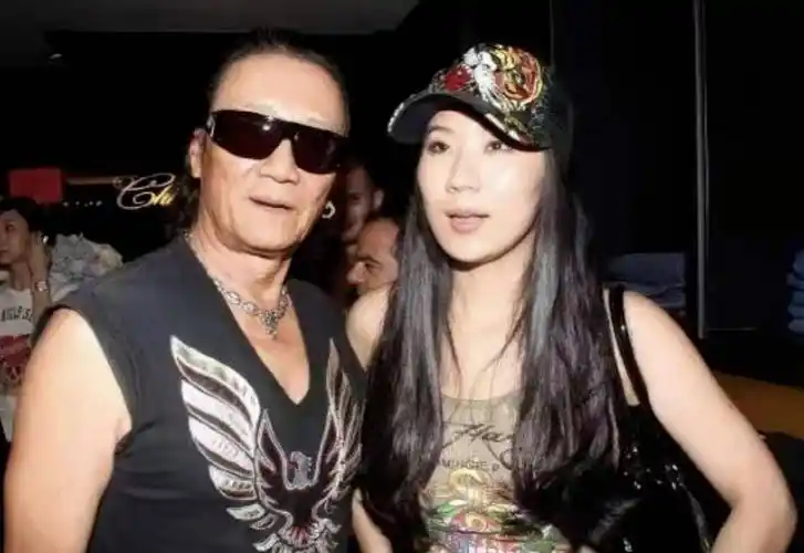 被谢贤养了12年,用青春换来2000万分手费,如今36岁的coco怎样了_coco