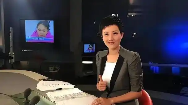 回顾主持郑天亮:26岁嫁大6岁鲁健,婚后分居15年,现婚姻状况如何