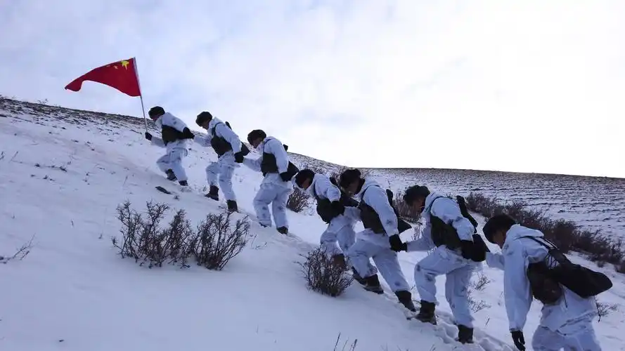 战风斗雪边防官兵坚守在巡逻一线