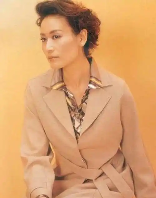 胡兵老婆包海青个人资料美照 包海青为什么出家?