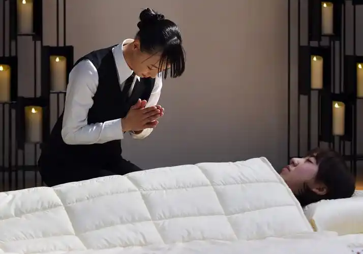 直击日本的殡仪展览遗体美容师现场为死者整容