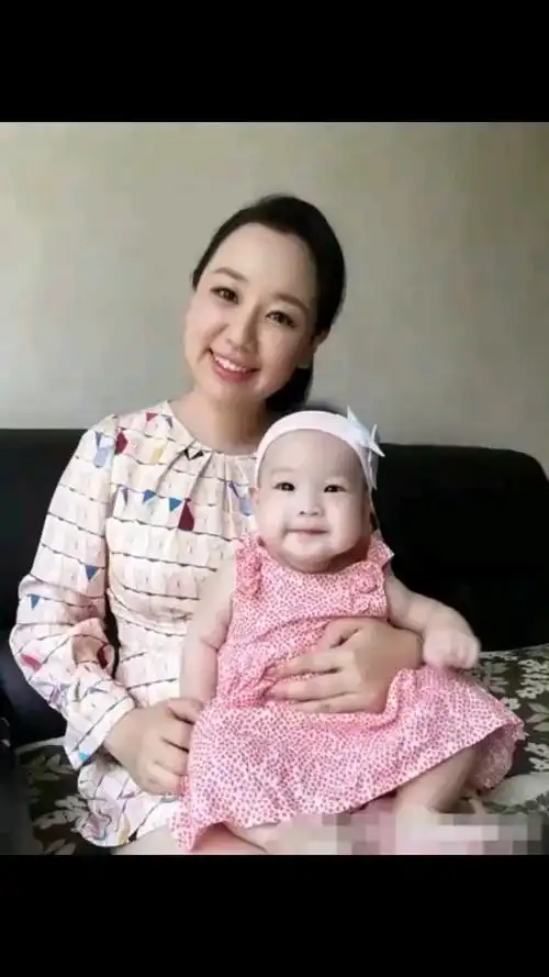 35岁童星关凌近照丈夫家世显赫如今儿女双全成人生赢家