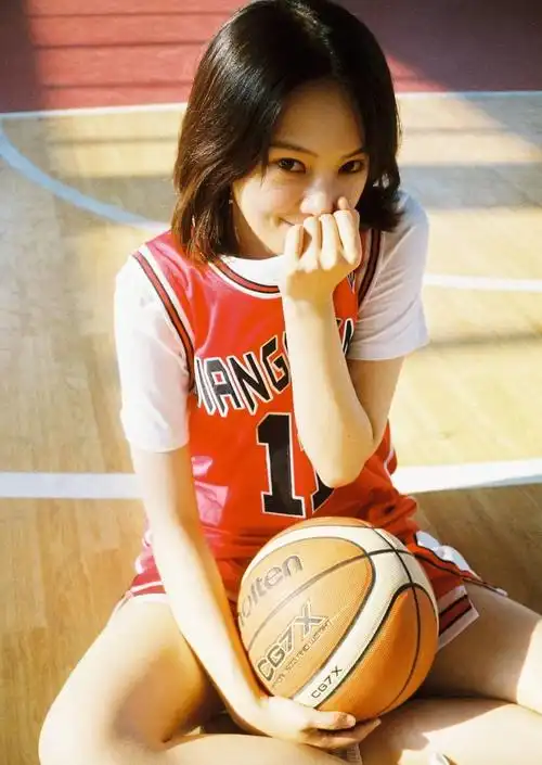 实际上,生活中的黄灿灿也常常是一幅鬼马可爱的模样.