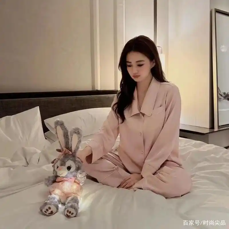 女明星睡衣贴 展示时髦精在家的一天