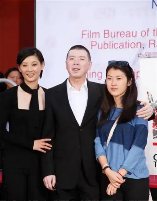 越低调,越出乎意料,细看张艺谋和陈婷资产,才知什么叫人生赢家