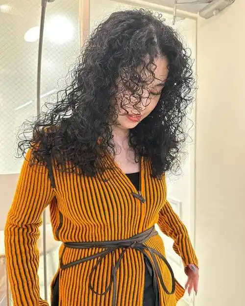 长头发细软贴头皮的姐妹,看看全头羊毛卷烫发,蓬松洋气显时尚|卷发