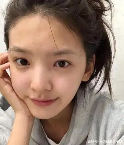 有种"自然美"叫做章若楠,纯素颜出镜那一刻,被赞"初恋脸"