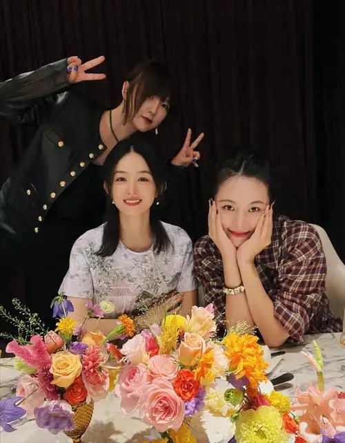 "含友量"超高的赵丽颖,交友不忘初心,打脸了多少内娱势利眼