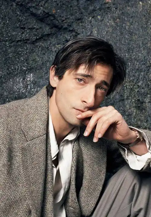 据说当时波兰斯基已经在英国试镜了1400多位男演员,他都不满意.