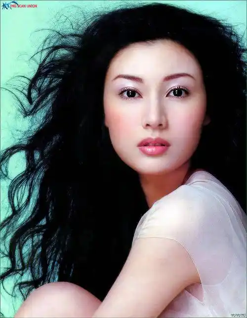 53岁李嘉欣晒泳装照太火辣!