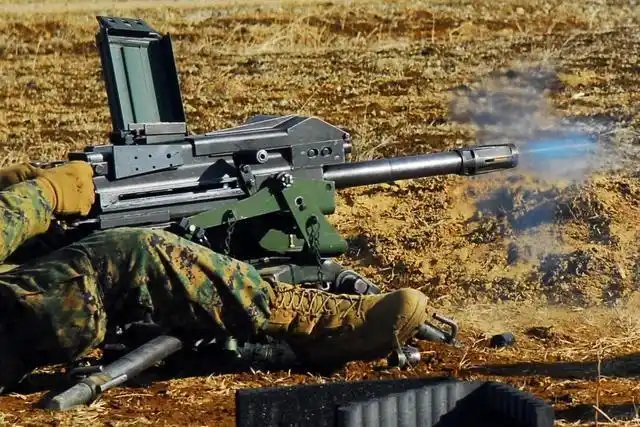 和先天性不足,而在一些特种作战任务里又不可能有步兵战车,mk19重型