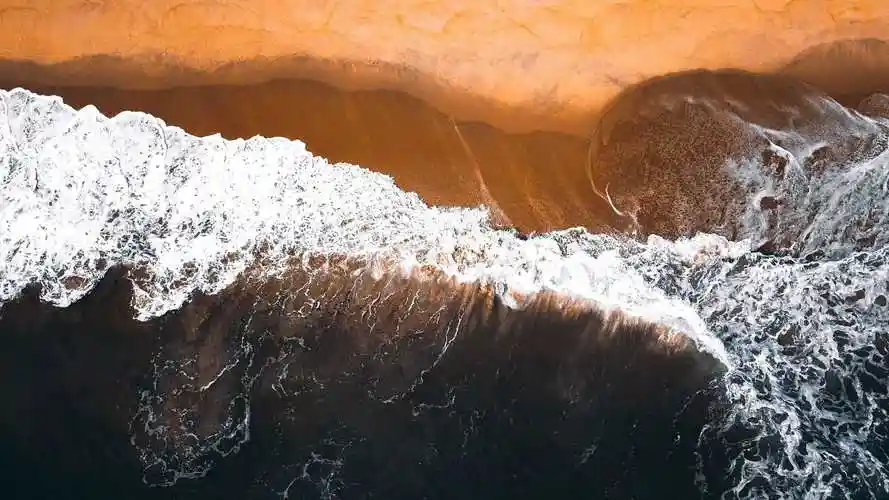 奔腾的海浪浪花图片-风景壁纸 - 壁纸家