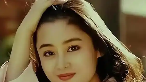 外公是司令员,外婆是教育科科长,家世显赫的她却嫁给导演|陈红|貂蝉