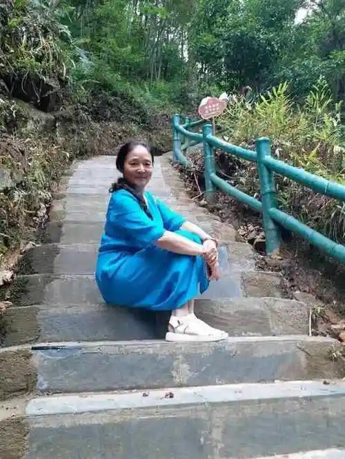 中国大妈外出旅游拍照标准动作合辑太炫了