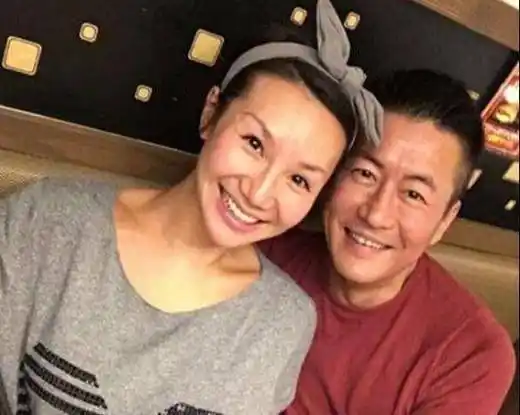 有人说,王玲没有前任江珊漂亮,但是,高曙光还是挺爱王玲的.后来,小