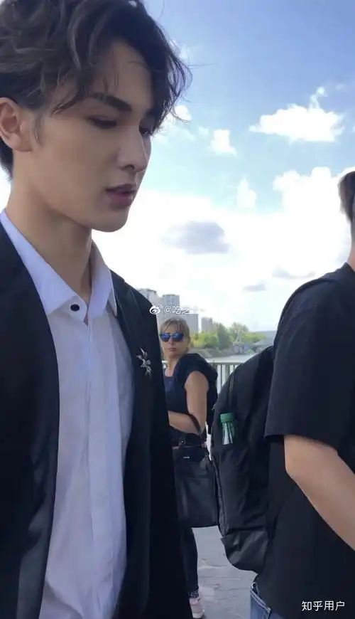 你认为林彦俊和朱正廷谁更帅