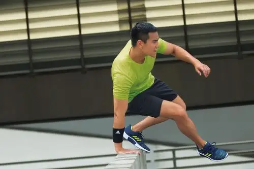 人彭于晏与张钧甯率先开跑,并号召所有clima创造者,一起迎着热浪奔跑