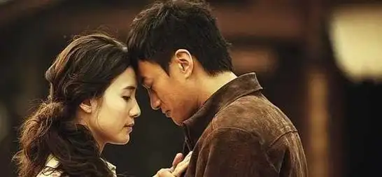 当时剧组里还有佟大为,孙兴等人,佟大为比宋佳早几年出道,因此在娱乐