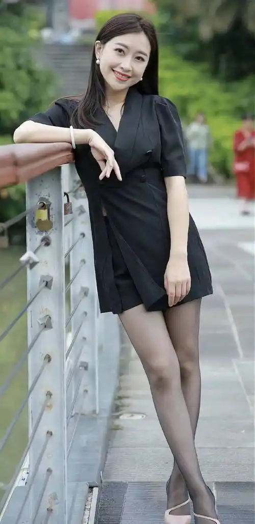 穿丝袜的小姐姐8_女性_图片_皮肤