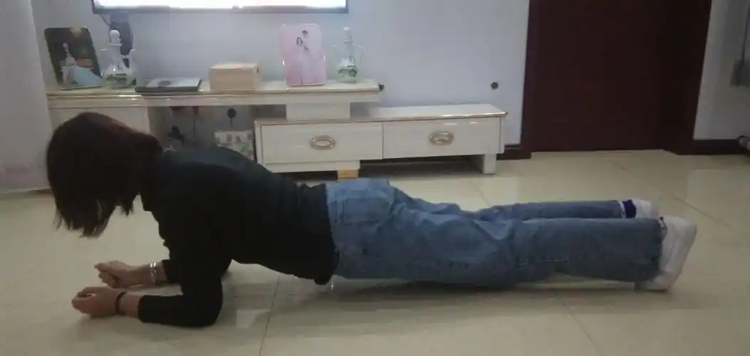 疫情当前,宅在家休息的我们 也要保持正常的生活作息     受新型冠状