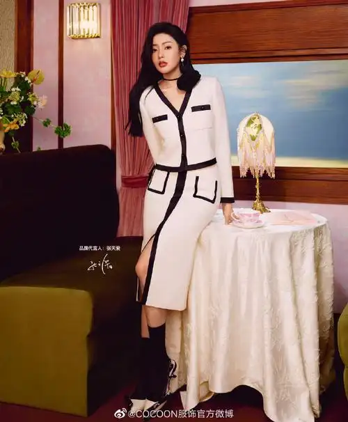 置顶cocoon品牌代言人@crystal张天爱开启2023秋季新篇,通过浪漫油画