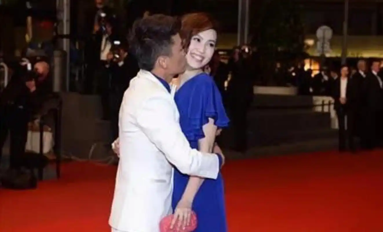 在2015年军旅综艺《真正男子汉》中,当王宝强在节目中受伤后给马蓉打