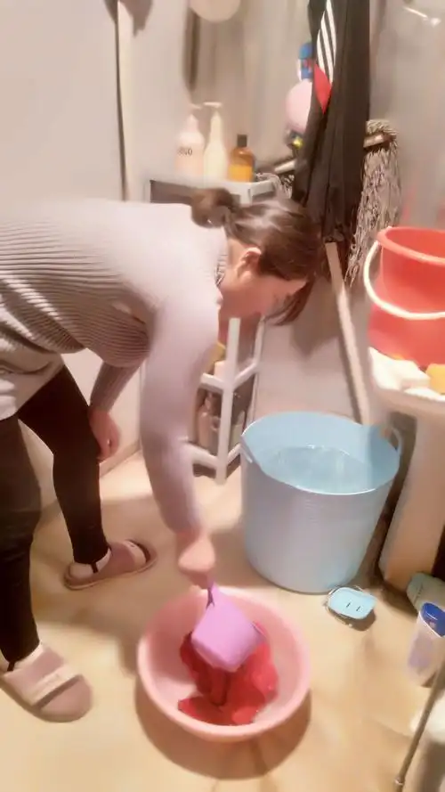 妈妈做家务真的好辛苦呀!