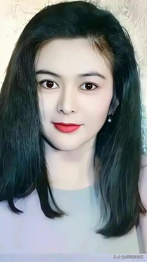 年轻时的关之琳五官精致妩媚多姿不愧是香港第一美女