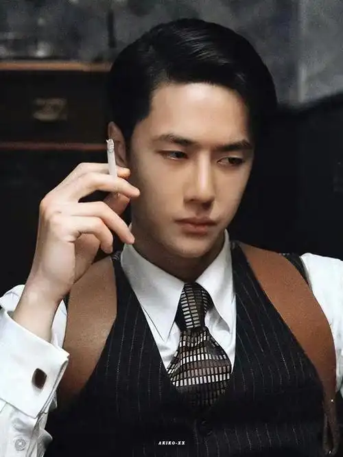 也因此,王一博自2022开始连续拍摄多部电影作品,而《无名》正好在上映