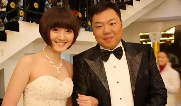 主持人蒋小涵嫁圈外老公36岁大龄生子完美的贤妻良母