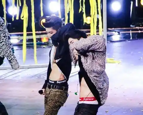 《盖世》ikon露底裤秀腹肌 微鲸电视带你舔屏